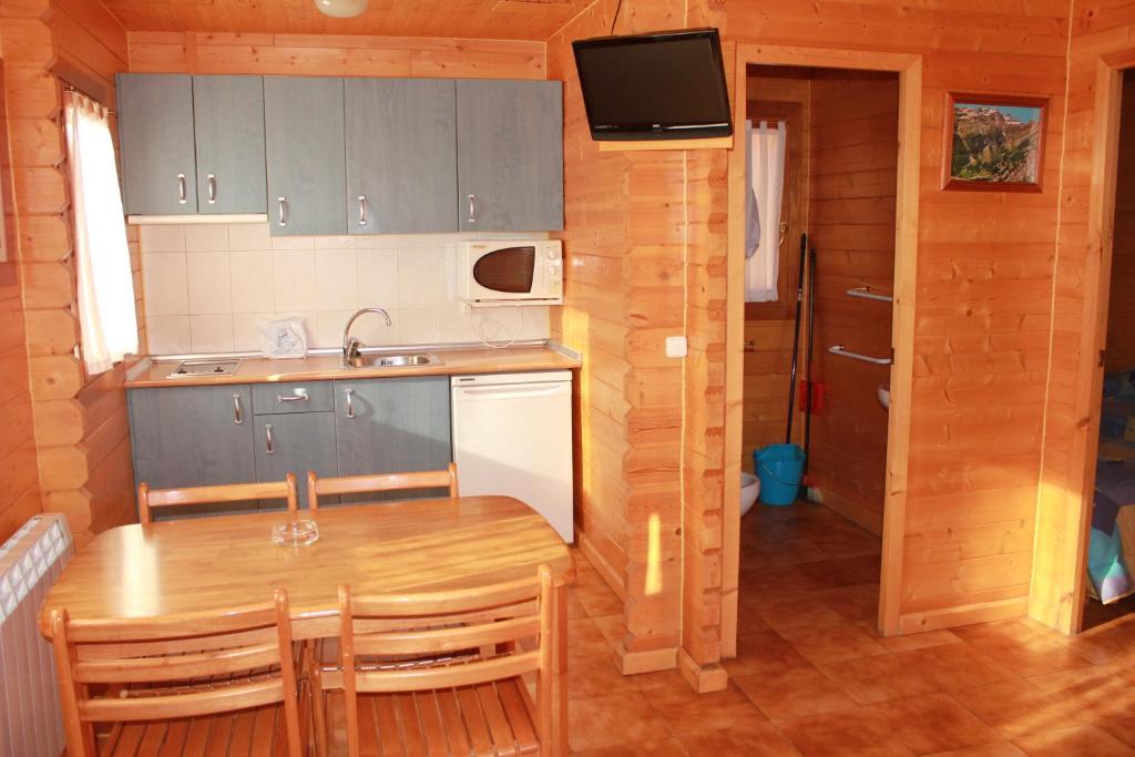 Camping Valle De Tena Sabiñánigo الغرفة الصورة