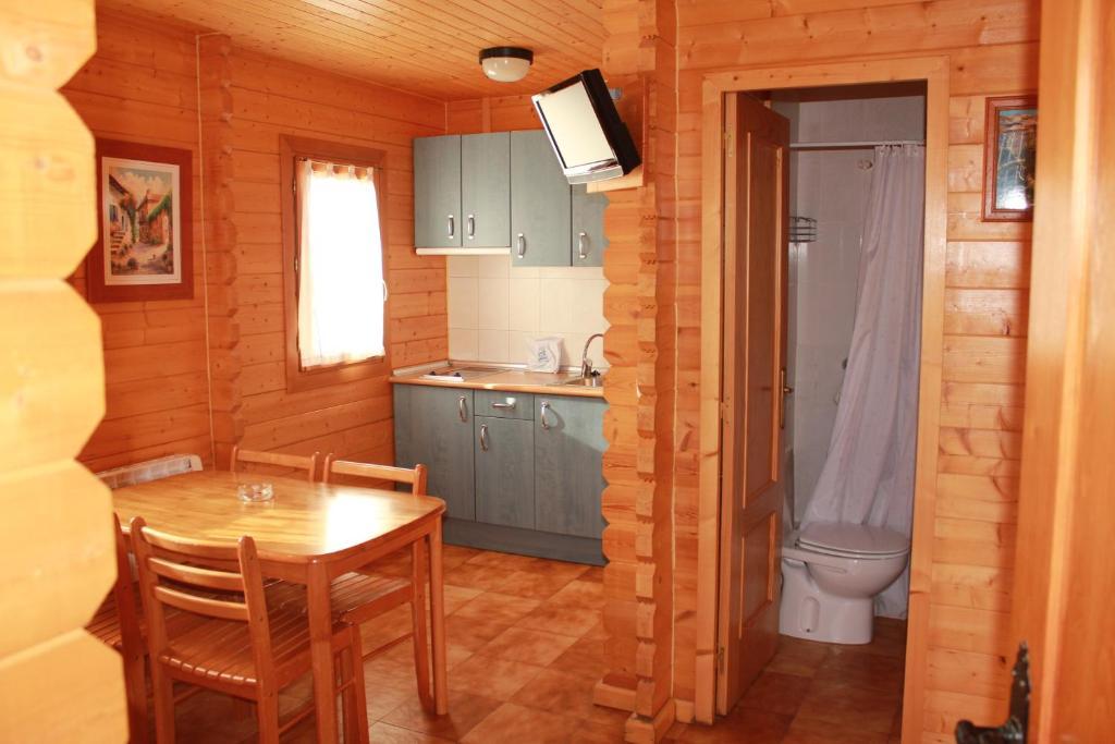 Camping Valle De Tena Sabiñánigo الغرفة الصورة