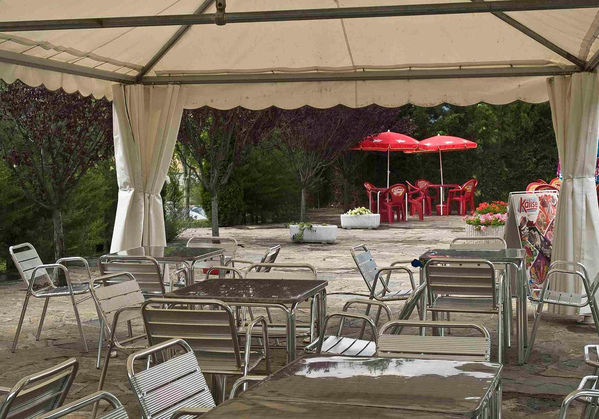 Camping Valle De Tena Sabiñánigo المظهر الخارجي الصورة