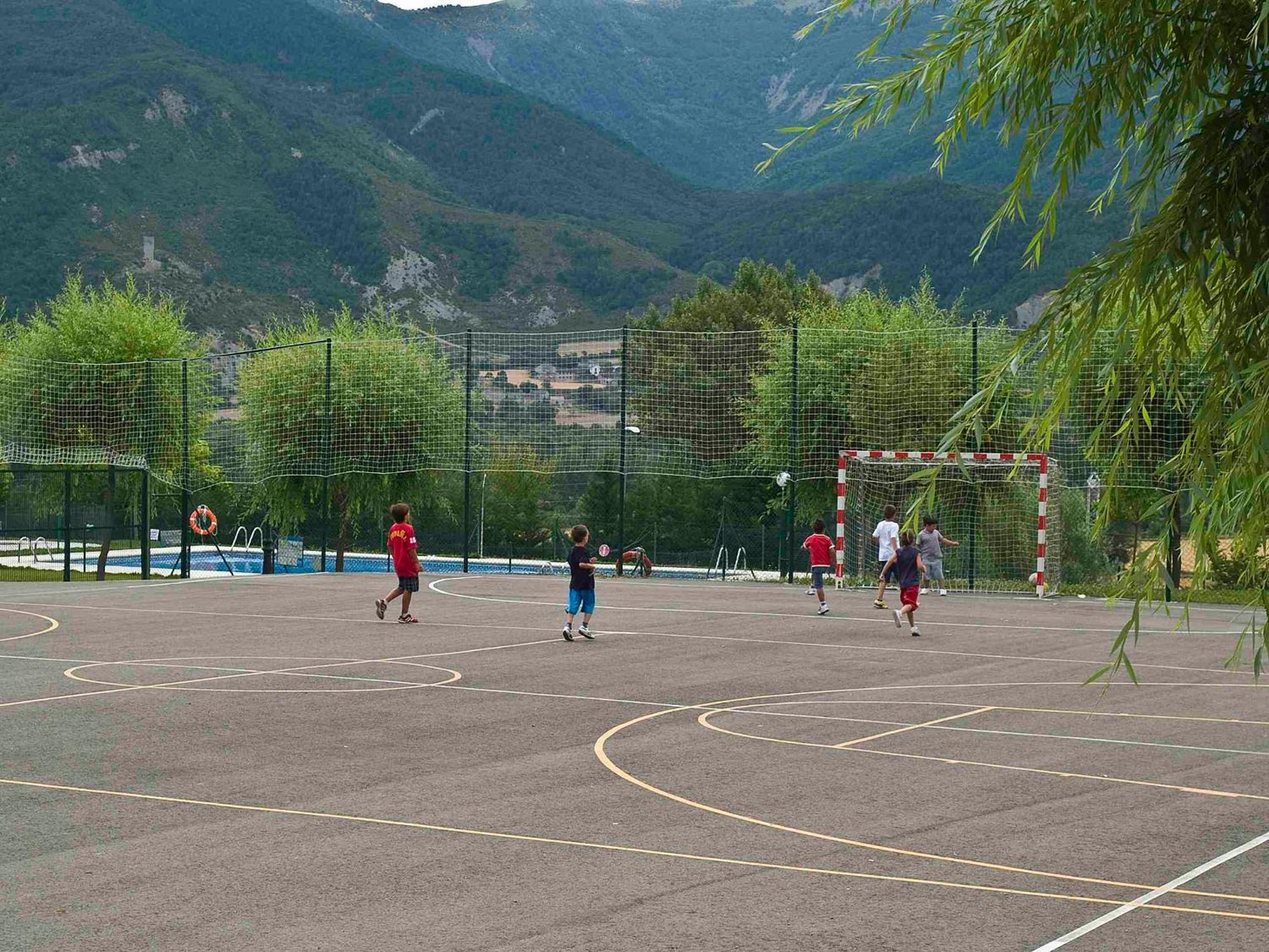 Camping Valle De Tena Sabiñánigo المظهر الخارجي الصورة