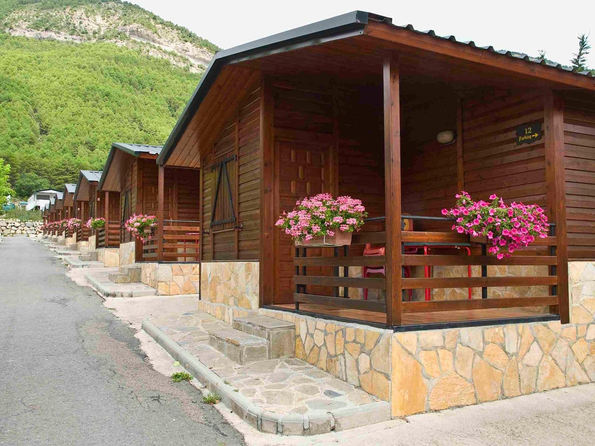 Camping Valle De Tena Sabiñánigo المظهر الخارجي الصورة