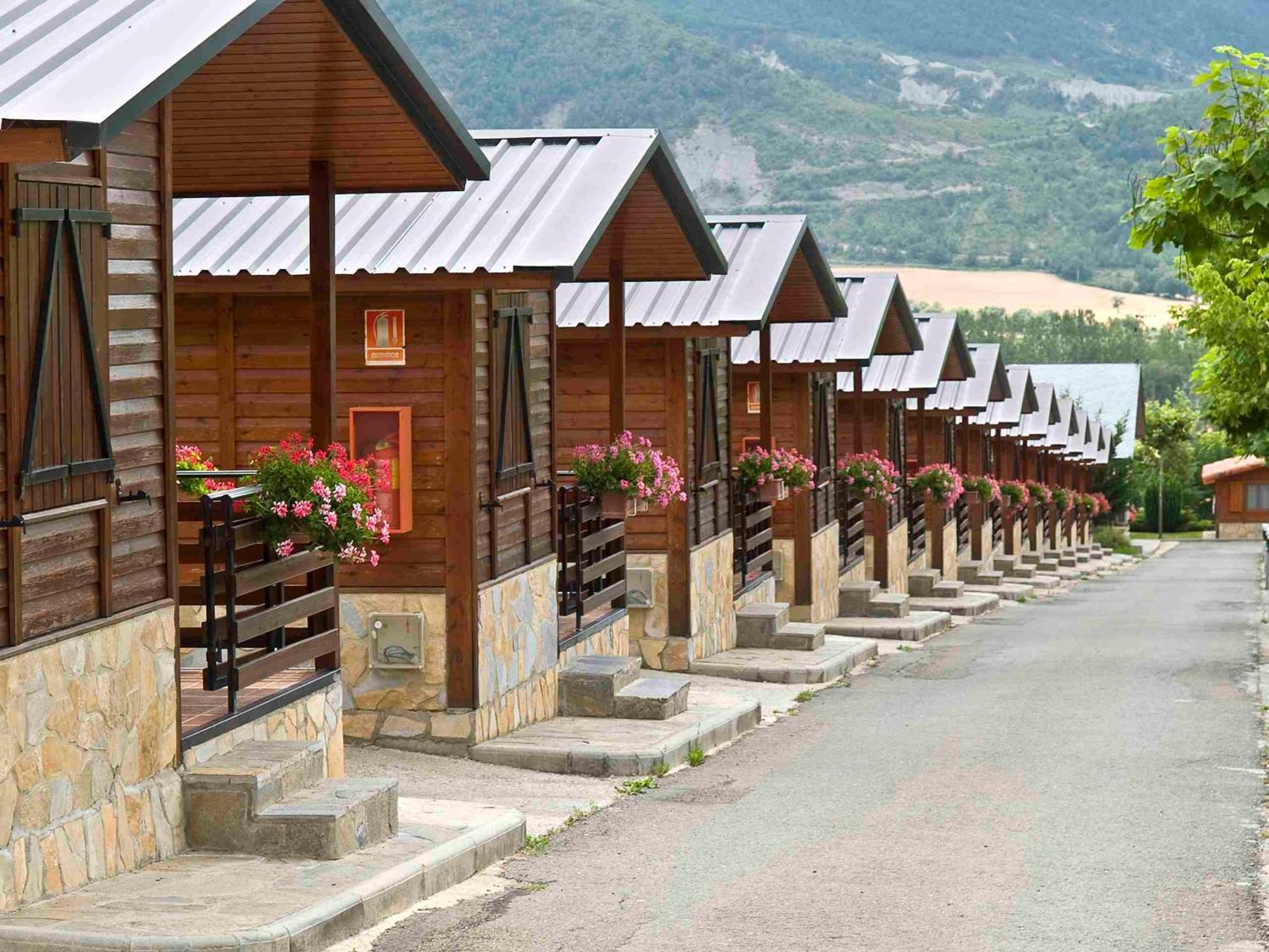 Camping Valle De Tena Sabiñánigo المظهر الخارجي الصورة
